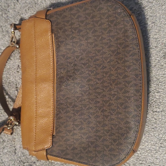 Michael Kors Purse Crossbody *free shipping* - Picture 3 of 12